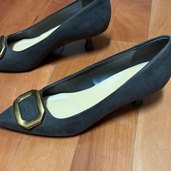 Nine West Brown Pumps with Gold Buckle - Picture 6 of 9